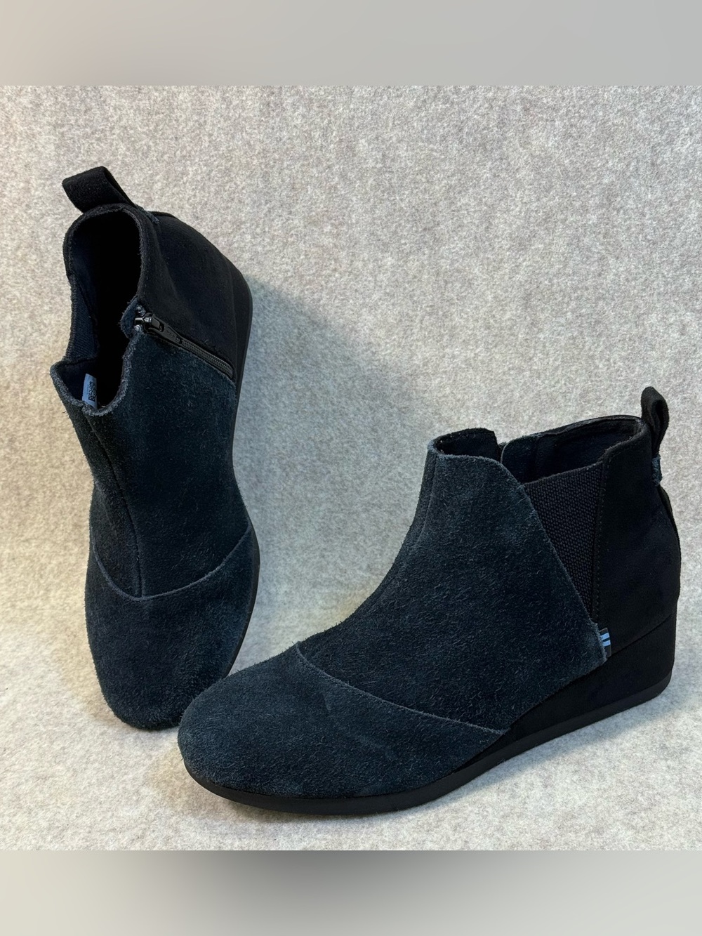 TOMS Kelsey Girls Youth Sz 4.5 Black Suede Leather Wedge Ankle Boots with Zipper